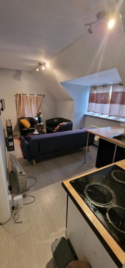 Cosy 2 Bedroom Flat - Sleeps 6 People - Close To Lewisham Dlr/Train Station London Bagian luar foto