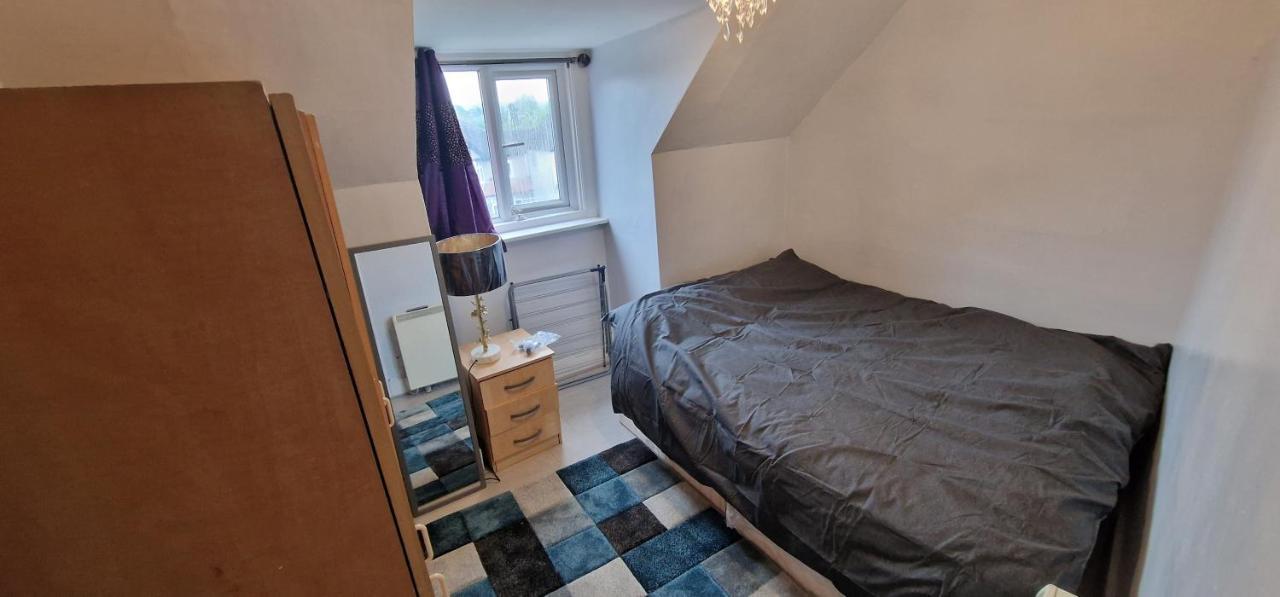Cosy 2 Bedroom Flat - Sleeps 6 People - Close To Lewisham Dlr/Train Station London Bagian luar foto