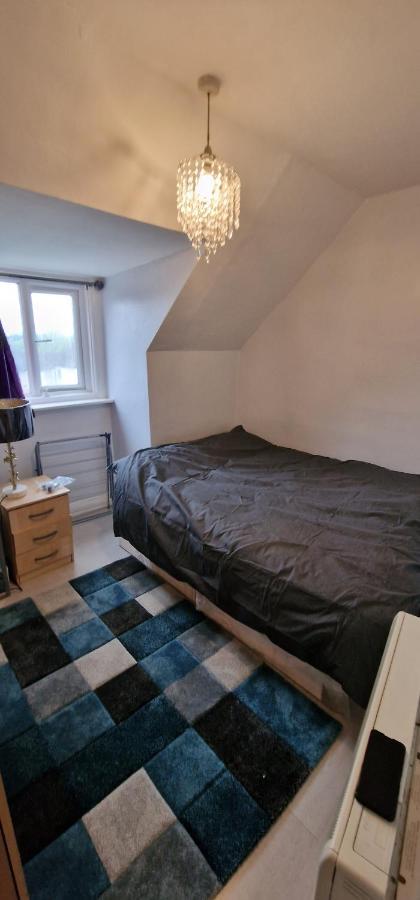 Cosy 2 Bedroom Flat - Sleeps 6 People - Close To Lewisham Dlr/Train Station London Bagian luar foto